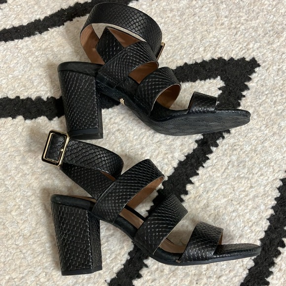 Vionic Black Sandals 6.5-7 Faux Snake Skin - Picture 4 of 7